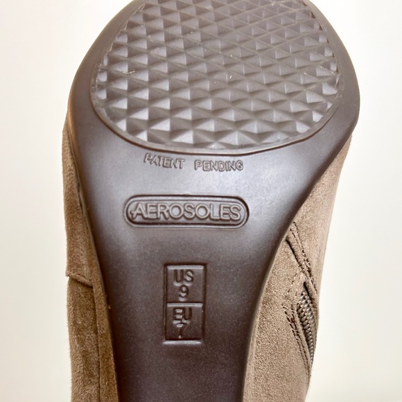 AEROSOLES TAN COMFORT SUEDE ALMOND TOE HIGH HEEL SIDE ZIP ANKLE BOOTIE SZ 9M - Picture 9 of 10